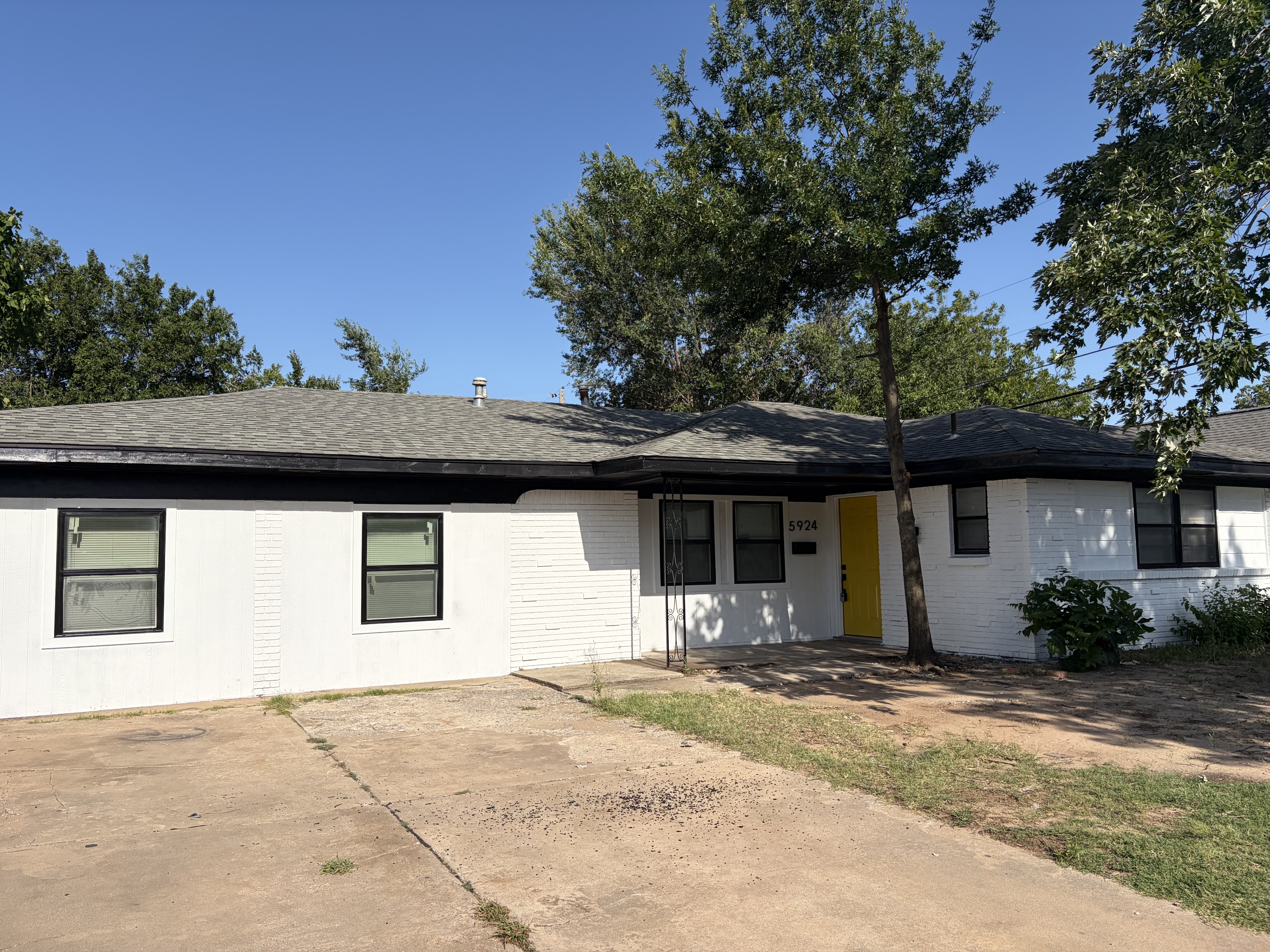 5924 North College Street